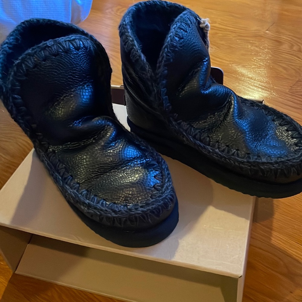 New mou boots size 38 black